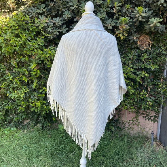 Woven Shawl Wrap One Button Fringe Trim Kimono ONE SIZE - Picture 3 of 9